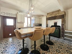 Kitchen- click for photo gallery